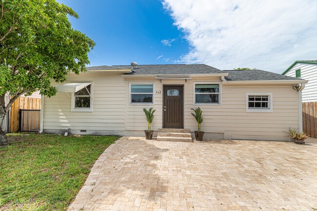 property at 942 Sunset Rd