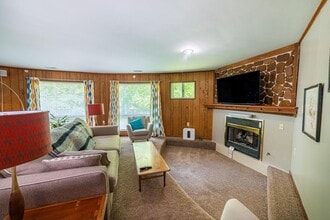 516 McIntosh Dr in Howard, OH - Building Photo - Building Photo