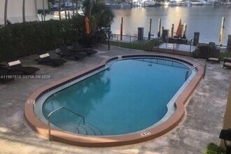 2420 Diana Dr in Hallandale Beach, FL - Building Photo - Building Photo