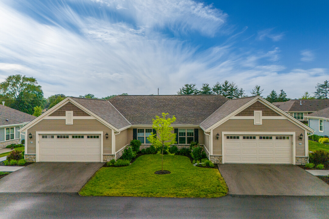 Fox Chase Villas in Eagle, WI - Foto de edificio