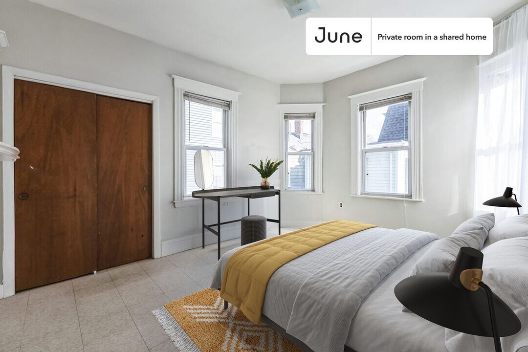 Private bedroom in 5 bed/1 bath Home in Boston, MA - Building Photo