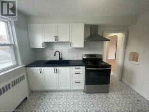 11-11 Sheridan St in Brantford, ON - Building Photo - Building Photo