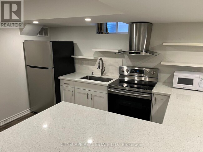 27 Seafair Cresent in Brampton, ON - Building Photo - Building Photo