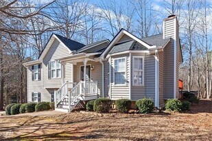 585 Bethany Woods Dr in Temple, GA - Building Photo