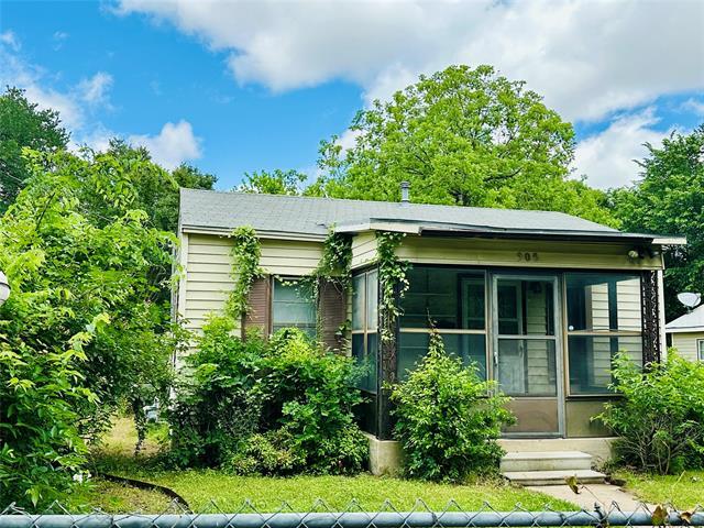 property at 905 E Sycamore St