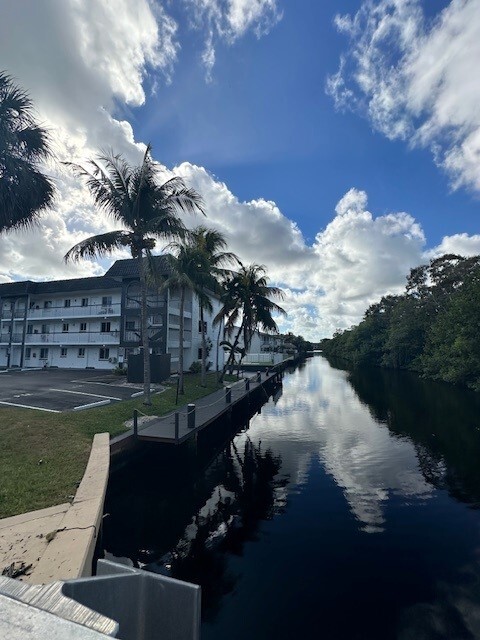 1400 NE 56th St, Unit 205 in Fort Lauderdale, FL - Building Photo - Building Photo