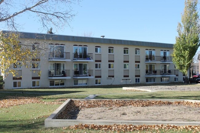 Scenic Heights in Lethbridge, AB - Building Photo - Building Photo