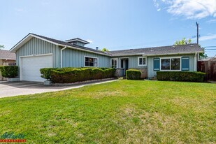 4568 Strawberry Park Dr in San Jose, CA - Building Photo
