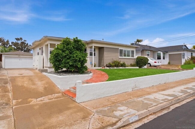 6122 Nagel St in La Mesa, CA - Foto de edificio - Building Photo