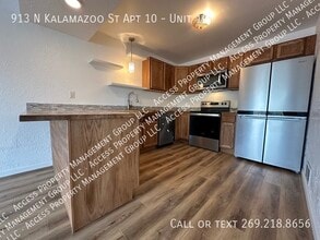 913 N Kalamazoo St in Paw Paw, MI - Building Photo - Building Photo