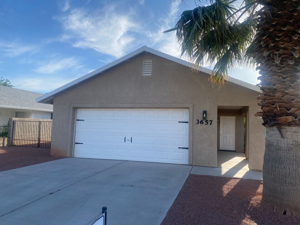 3657 N Roosevelt St in Kingman, AZ - Building Photo