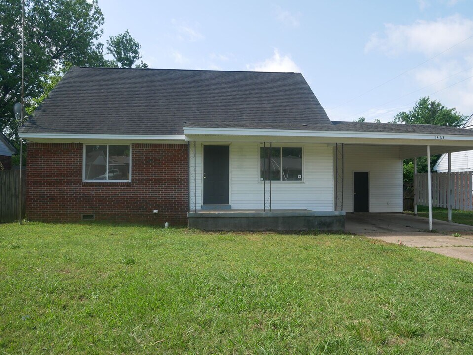 1463 Vicksburg Dr in Southaven, MS - Building Photo