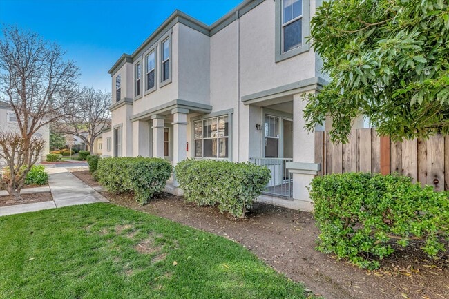 929 Monarch Cir