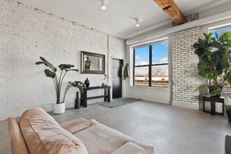 2419 W 19th St in Chicago, IL - Foto de edificio - Building Photo