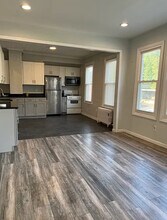 217 Wagaraw Rd, Unit 2nd front in Hawthorne, NJ - Foto de edificio - Building Photo