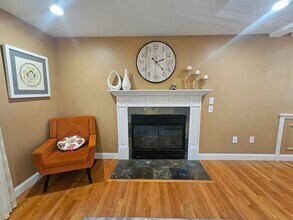 9 Hibiscus Way in Nashua, NH - Building Photo - Building Photo