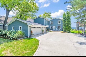 325 Highland Dr in Jackson, MI - Building Photo - Building Photo