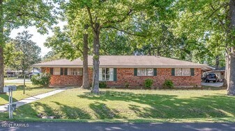 214 Dover Dr in Lafayette, LA - Building Photo