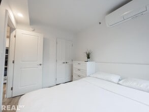 433 W 53rd St in New York, NY - Building Photo - Building Photo