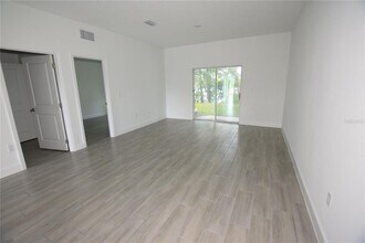 460 Lake Shore Pkwy in Davenport, FL - Building Photo - Building Photo