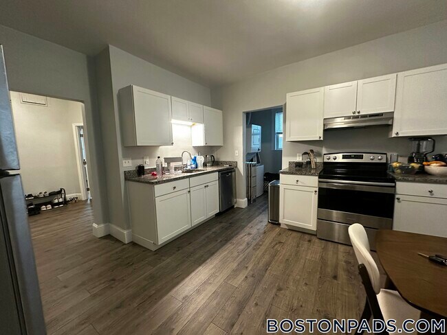 108 Callender St, Unit 2 in Boston, MA - Foto de edificio - Building Photo