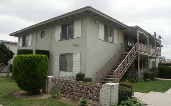 7590 Jackson Way in Buena Park, CA - Foto de edificio - Building Photo