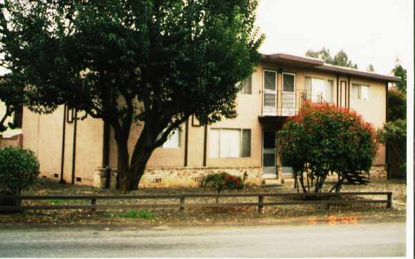 1535-1553 Crescent Ave in Castro Valley, CA - Foto de edificio - Building Photo