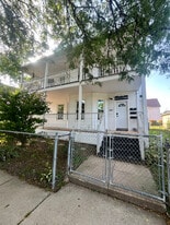 387 S Elm St in Holyoke, MA - Building Photo