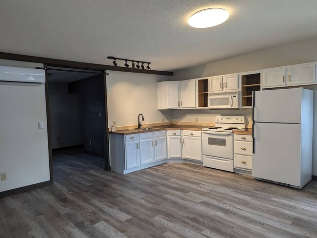 77 S Treat St in Priest River, ID - Building Photo - Building Photo