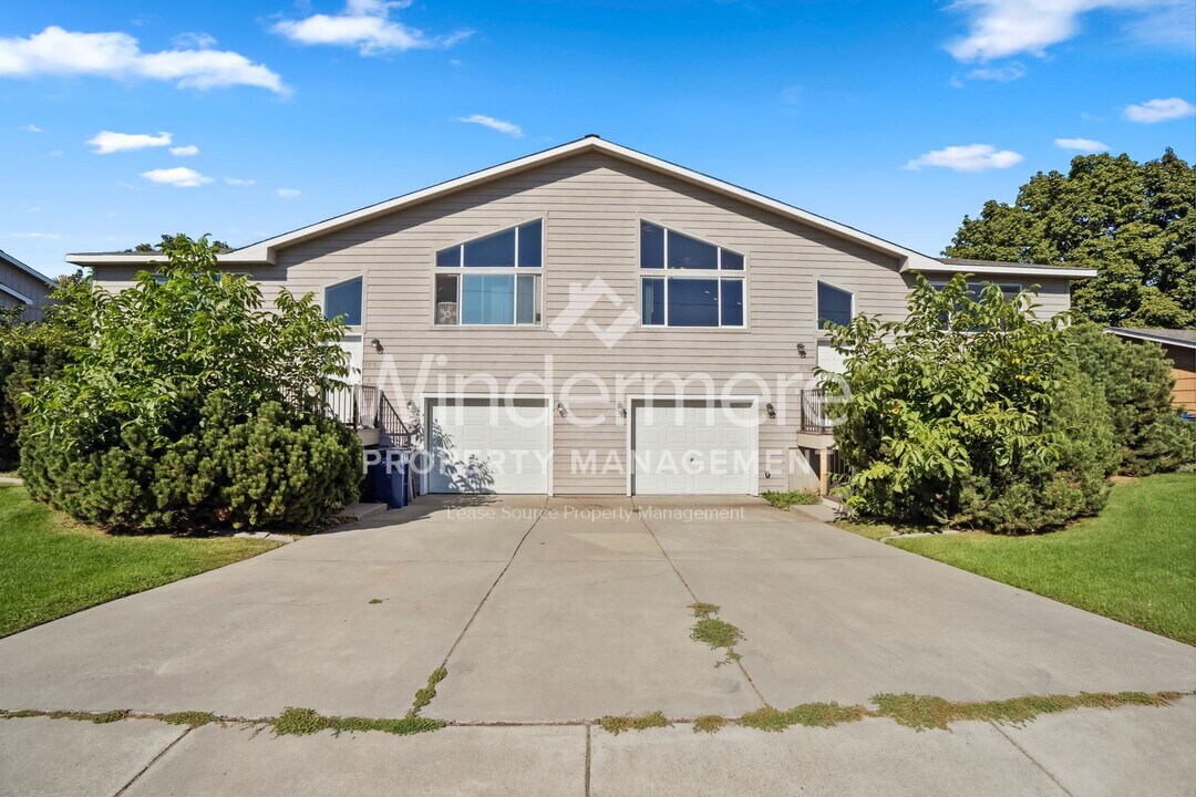 13701 E Riverside Ave-Unit -13703 in Spokane Valley, WA - Building Photo