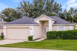 2406 Foxhollow Rd in Tavares, FL - Foto de edificio - Building Photo