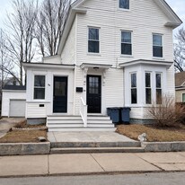 8 Acorn St in Sanford, ME - Building Photo