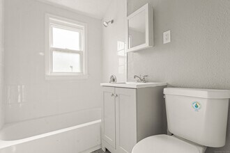 101 Cannon Rd in East Hartford, CT - Foto de edificio - Building Photo