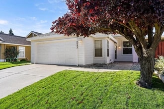 6643 Laguna Park Dr in Elk Grove, CA - Building Photo - Building Photo