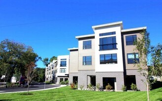 1 Brook Rd in Quincy, MA - Building Photo