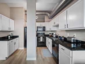 1211 W 9th St in Cleveland, OH - Building Photo - Building Photo