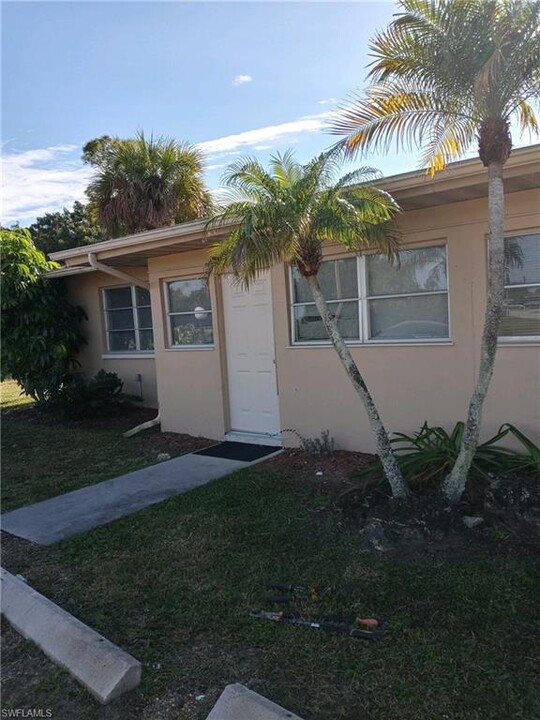 334 Palmetto Dr in Cape Coral, FL - Building Photo