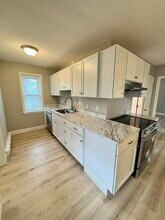37 Brown Ave in Manchester, NH - Building Photo - Building Photo