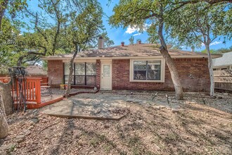 1506 Danehill Dr in San Antonio, TX - Building Photo - Building Photo