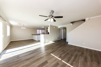 15995 W Vogel Ave in Goodyear, AZ - Foto de edificio - Building Photo