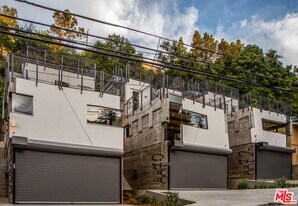 8870 Wonderland Ave in Los Angeles, CA - Building Photo