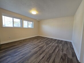 2356 E Falcon Wy in Sandy, UT - Building Photo - Building Photo