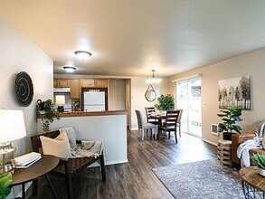 210 Park Pl in Sisters, OR - Building Photo - Building Photo
