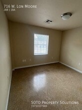 716 Lon Moore St in Charleston, MO - Foto de edificio - Building Photo