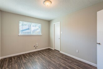 4418 Lost Spring Dr in Houston, TX - Foto de edificio - Building Photo