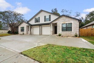 13018 Walden Rd in Montgomery, TX - Building Photo