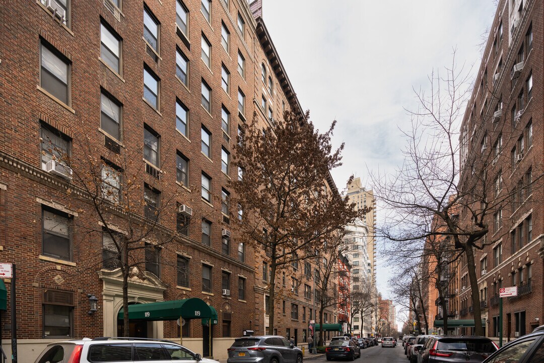 125 E 84th St in New York, NY - Building Photo