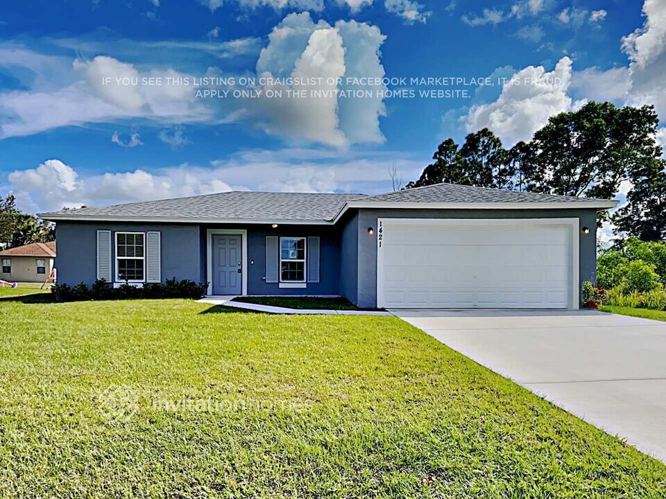1421 SW Hibiscus St in Port St. Lucie, FL - Building Photo