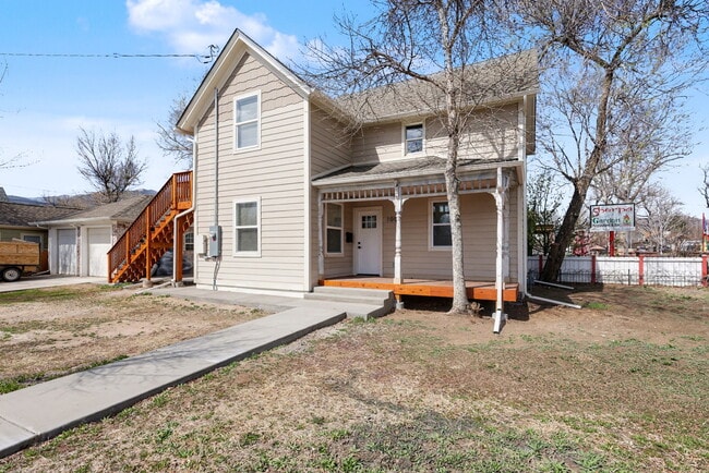 1003 W Colorado Ave, Unit upper