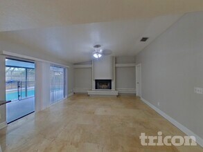 1751 Shady Leaf Dr in Valrico, FL - Building Photo - Building Photo